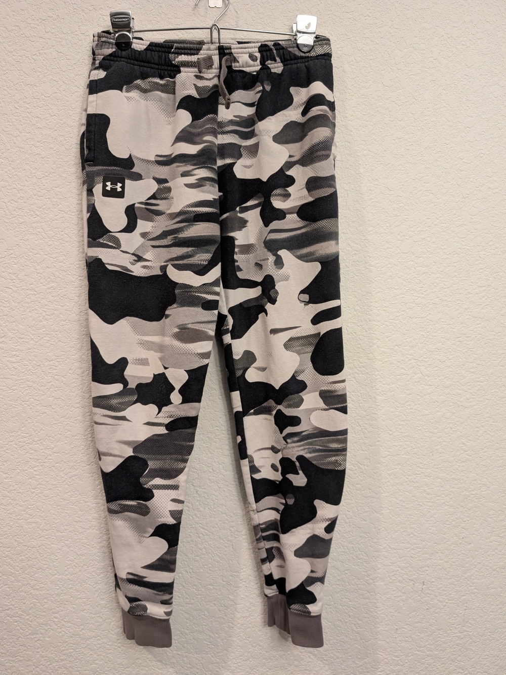 Under Armour Boys' Sz L Gray Camo Jogger Pants Activewear Sporty